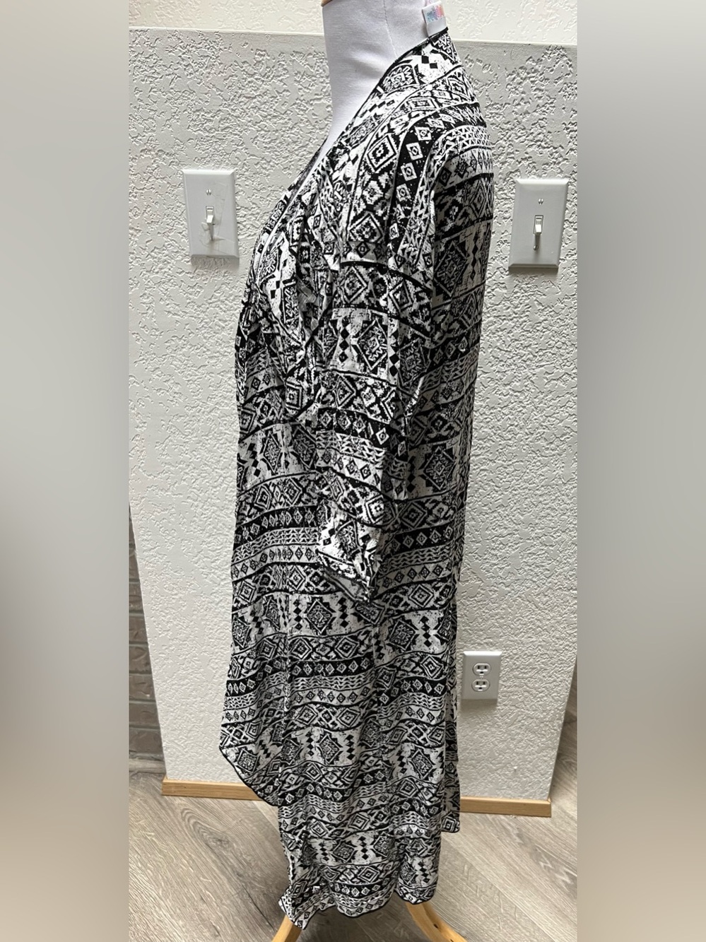 LuLaRoe Black & White Aztec Shirley Long Kimono - Picture 3 of 6